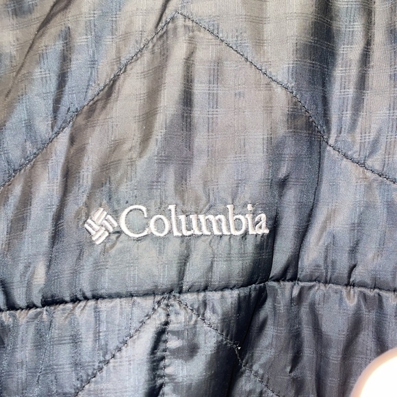 Columbia - Black quilted omni heat, omni-shield vest. EUC Ladies size Small - Picture 8 of 8